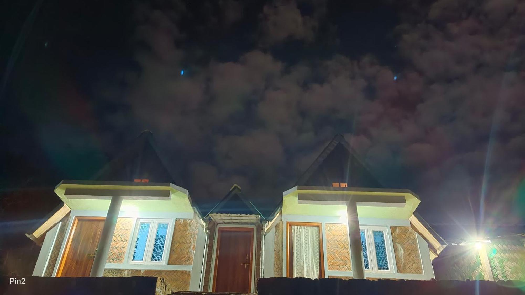 I Basa Homestay Sohrarim Exterior photo